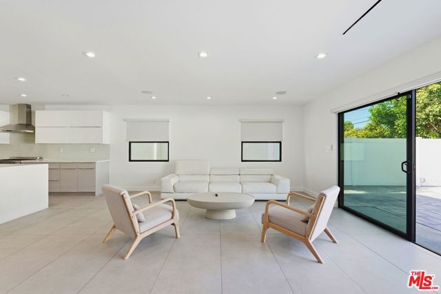 5735 Saloma Avenue, Los Angeles, CA 91411
