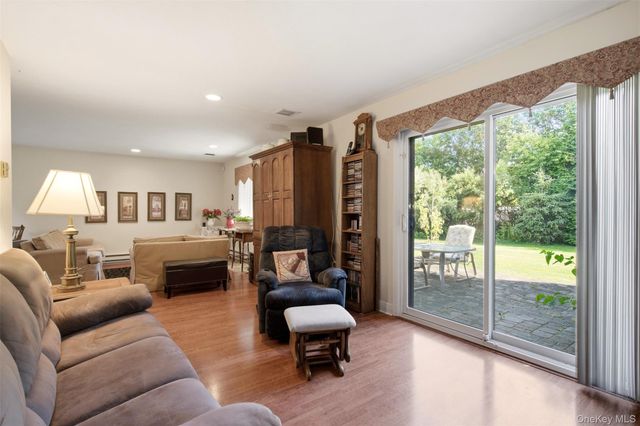 128 Scarlett Drive, Commack, NY 11725