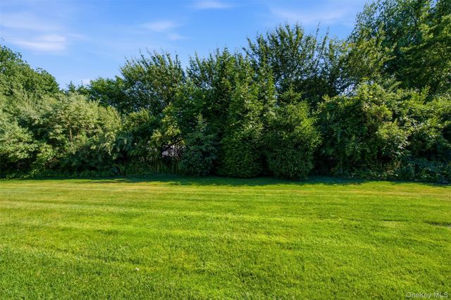128 Scarlett Drive, Commack, NY 11725