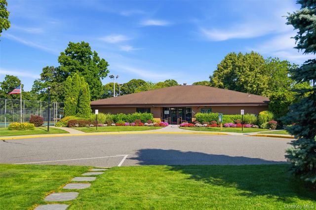 128 Scarlett Drive, Commack, NY 11725