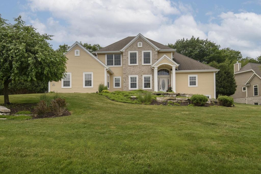 W291N4273 Prairie Wind CIRCLE N, Pewaukee, WI 53072
