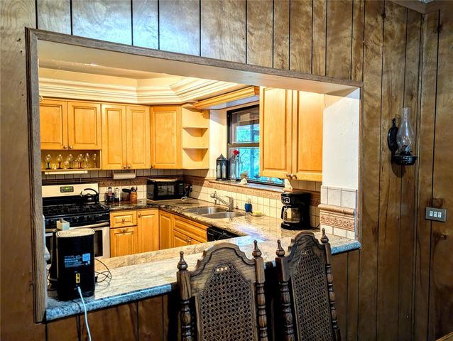 169 Palmetto Dr, Miami Springs, FL 33166