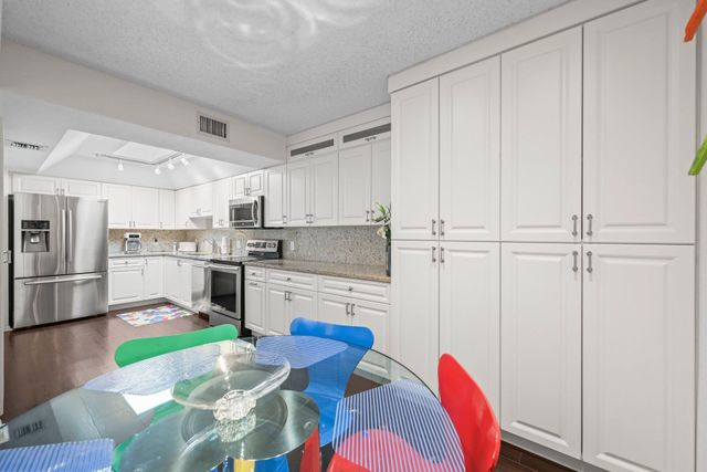 7370 Orangewood Lane 302, Boca Raton, FL 33433