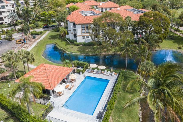 7370 Orangewood Lane 302, Boca Raton, FL 33433