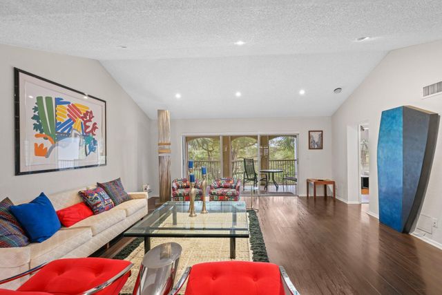 7370 Orangewood Lane 302, Boca Raton, FL 33433