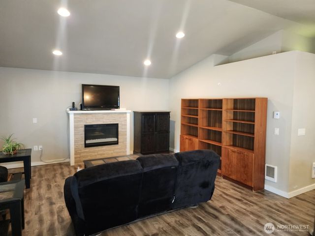 801 Mount Olympus Avenue SE, Ocean Shores, WA 98569