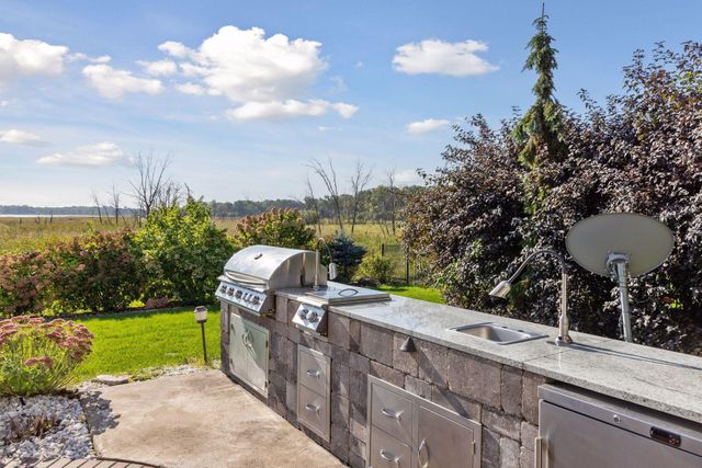 22 Leaf Wing Drive, North Oaks, MN 55127