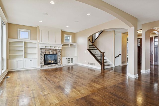 22 Leaf Wing Drive, North Oaks, MN 55127