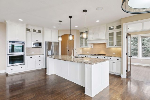 22 Leaf Wing Drive, North Oaks, MN 55127