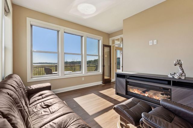 22 Leaf Wing Drive, North Oaks, MN 55127