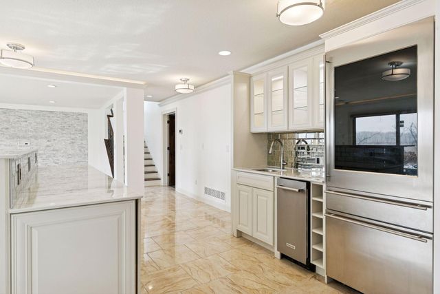 22 Leaf Wing Drive, North Oaks, MN 55127