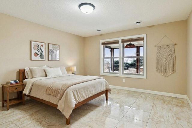 22 Leaf Wing Drive, North Oaks, MN 55127