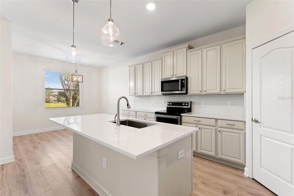 Image 10 of property listing at 1359 PALMETTO DUNES STREET, Davenport, FL 33896