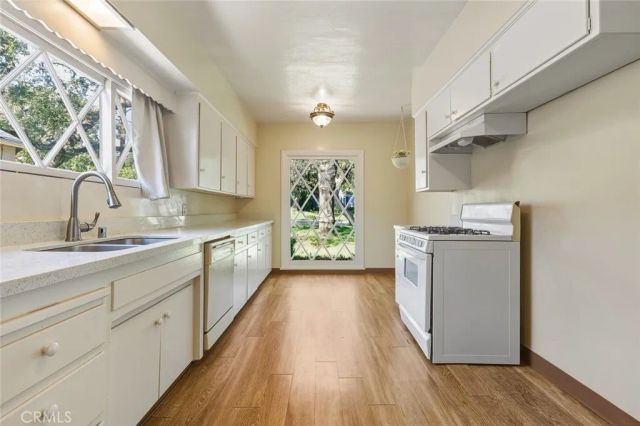 2038 Oakwood Street, Pasadena, CA 91104