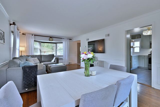 593 S Edgewood Avenue, Elmhurst, IL 60126