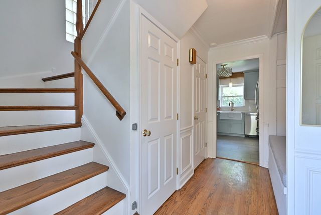 593 S Edgewood Avenue, Elmhurst, IL 60126