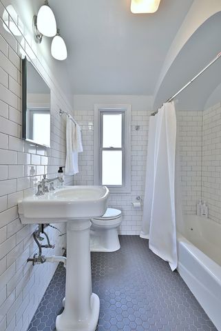 593 S Edgewood Avenue, Elmhurst, IL 60126