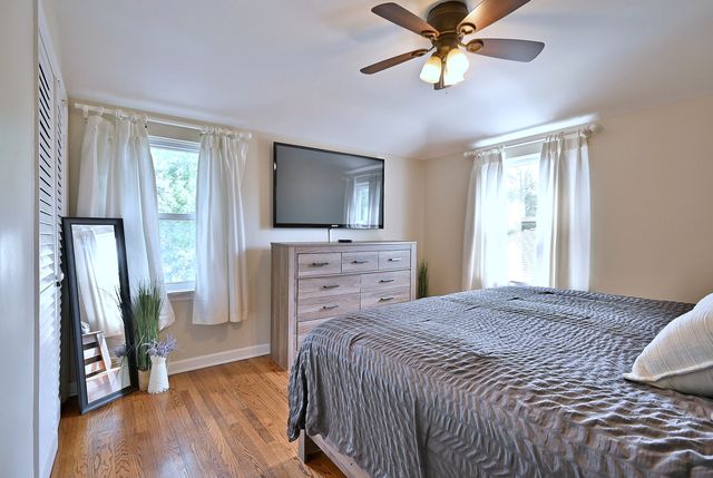 593 S Edgewood Avenue, Elmhurst, IL 60126