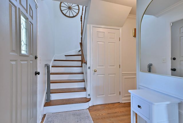 593 S Edgewood Avenue, Elmhurst, IL 60126