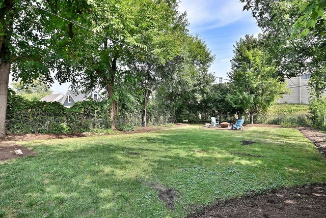 593 S Edgewood Avenue, Elmhurst, IL 60126