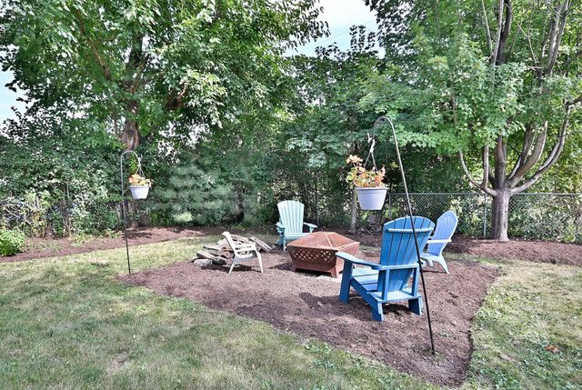 593 S Edgewood Avenue, Elmhurst, IL 60126