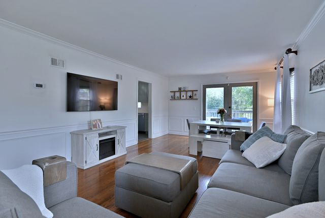 593 S Edgewood Avenue, Elmhurst, IL 60126