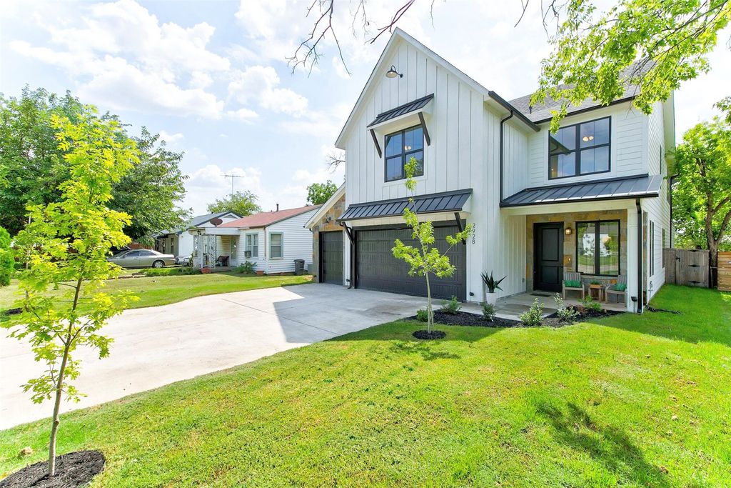 2928 Livingston Avenue, Fort Worth, TX 76110