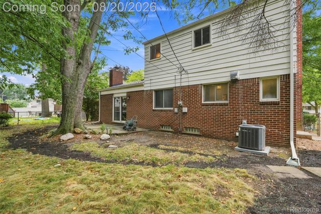14440 Hubbard Street, Livonia, MI 48154