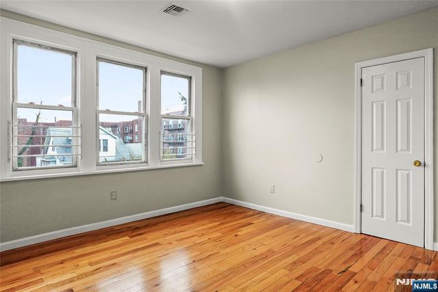 117 Parkview Terrace 3, Newark, NJ 07112