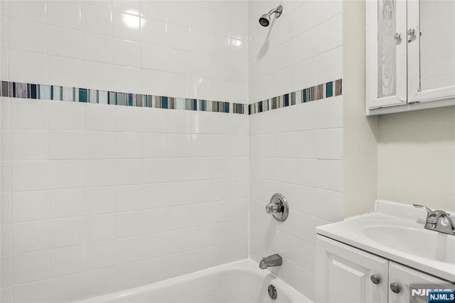 117 Parkview Terrace 3, Newark, NJ 07112