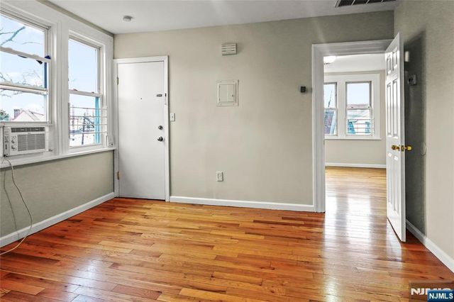 117 Parkview Terrace 3, Newark, NJ 07112