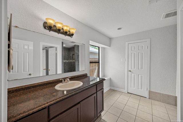 7106 Warrior Trl, San Antonio, TX 78244