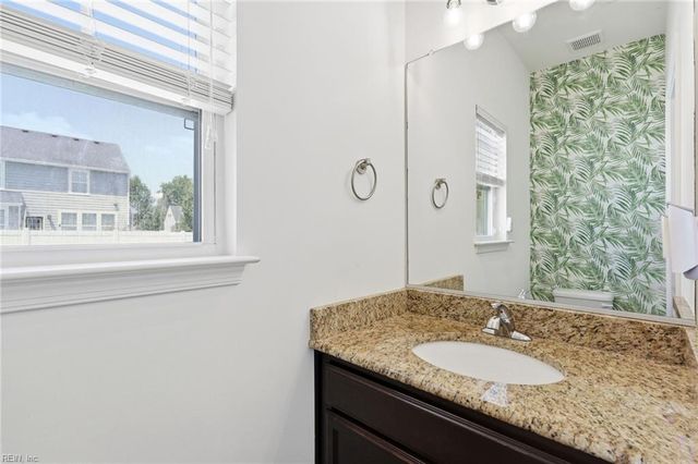 2101 Beeblossom LN, Chesapeake, VA 23323