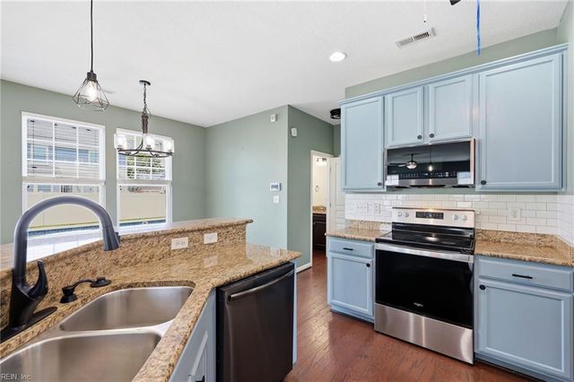 2101 Beeblossom LN, Chesapeake, VA 23323