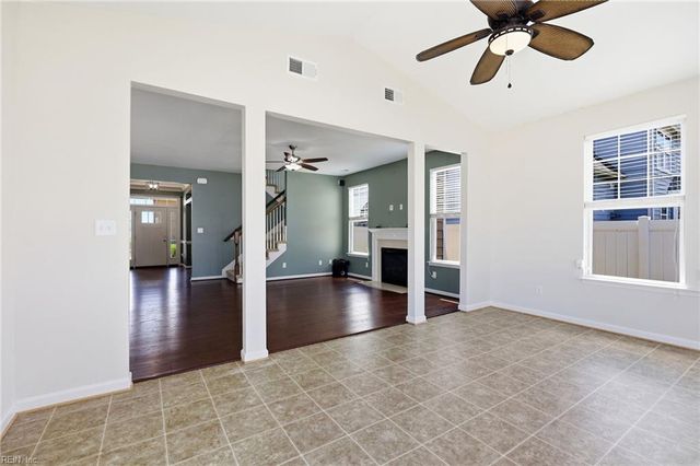 2101 Beeblossom LN, Chesapeake, VA 23323
