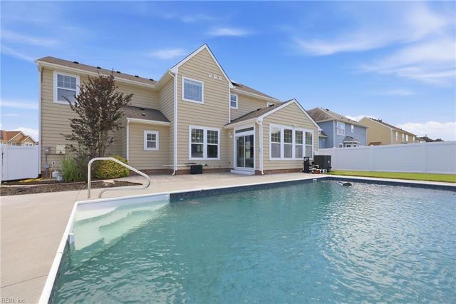 2101 Beeblossom LN, Chesapeake, VA 23323