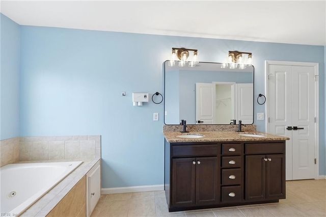 2101 Beeblossom LN, Chesapeake, VA 23323