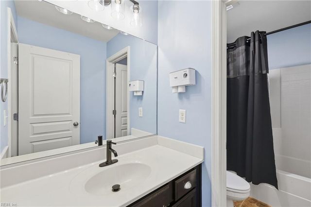 2101 Beeblossom LN, Chesapeake, VA 23323
