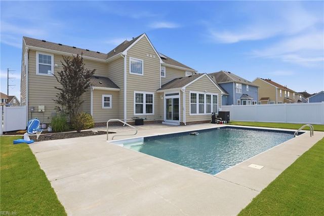 2101 Beeblossom LN, Chesapeake, VA 23323