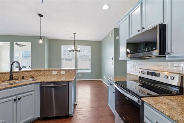 2101 Beeblossom LN, Chesapeake, VA 23323