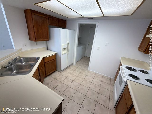 7174 Shadow Crest Drive, Las Vegas, NV 89119