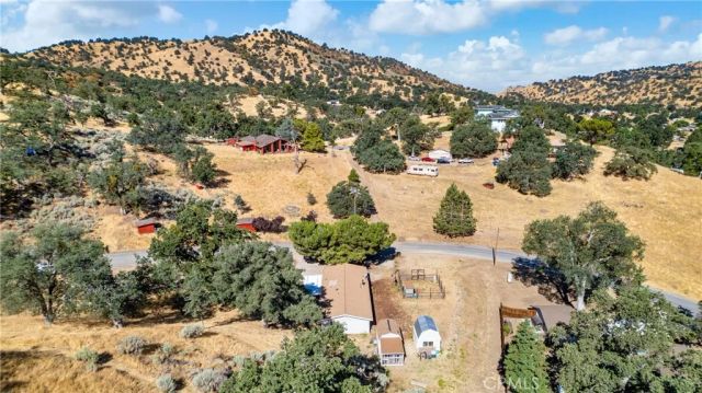 17500 High Gun Drive, Tehachapi, CA 93561