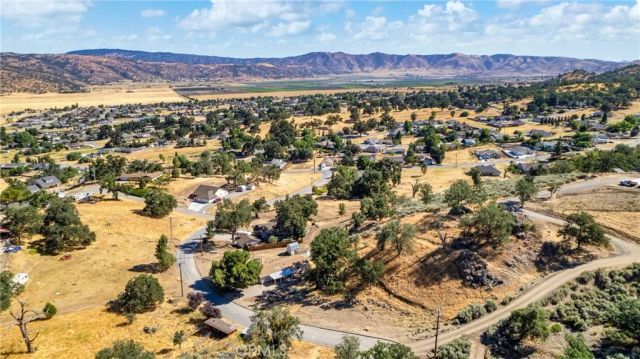 17500 High Gun Drive, Tehachapi, CA 93561