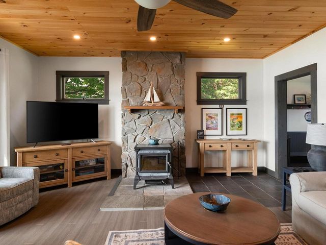 1468 Savage Point Road, North Hero, VT 05474