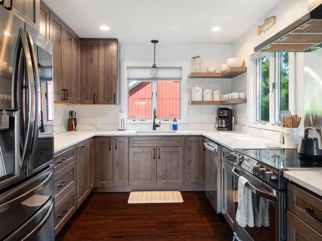 1468 Savage Point Road, North Hero, VT 05474