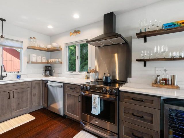1468 Savage Point Road, North Hero, VT 05474