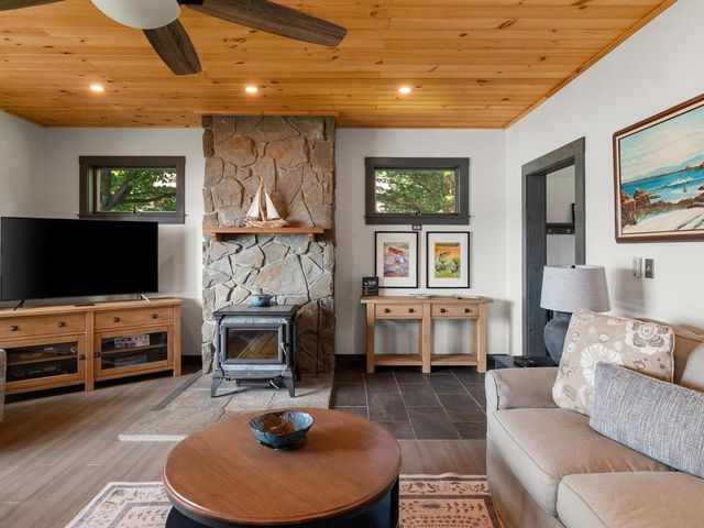 1468 Savage Point Road, North Hero, VT 05474