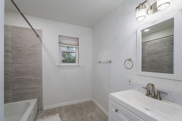 3240 Lipscomb Street, Fort Worth, TX 76110