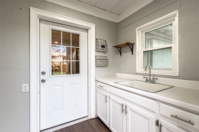 3240 Lipscomb Street, Fort Worth, TX 76110