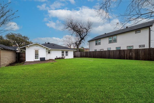 3240 Lipscomb Street, Fort Worth, TX 76110